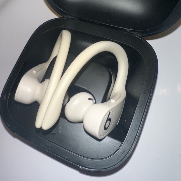 Beats powerbeats Wireless Earbuds